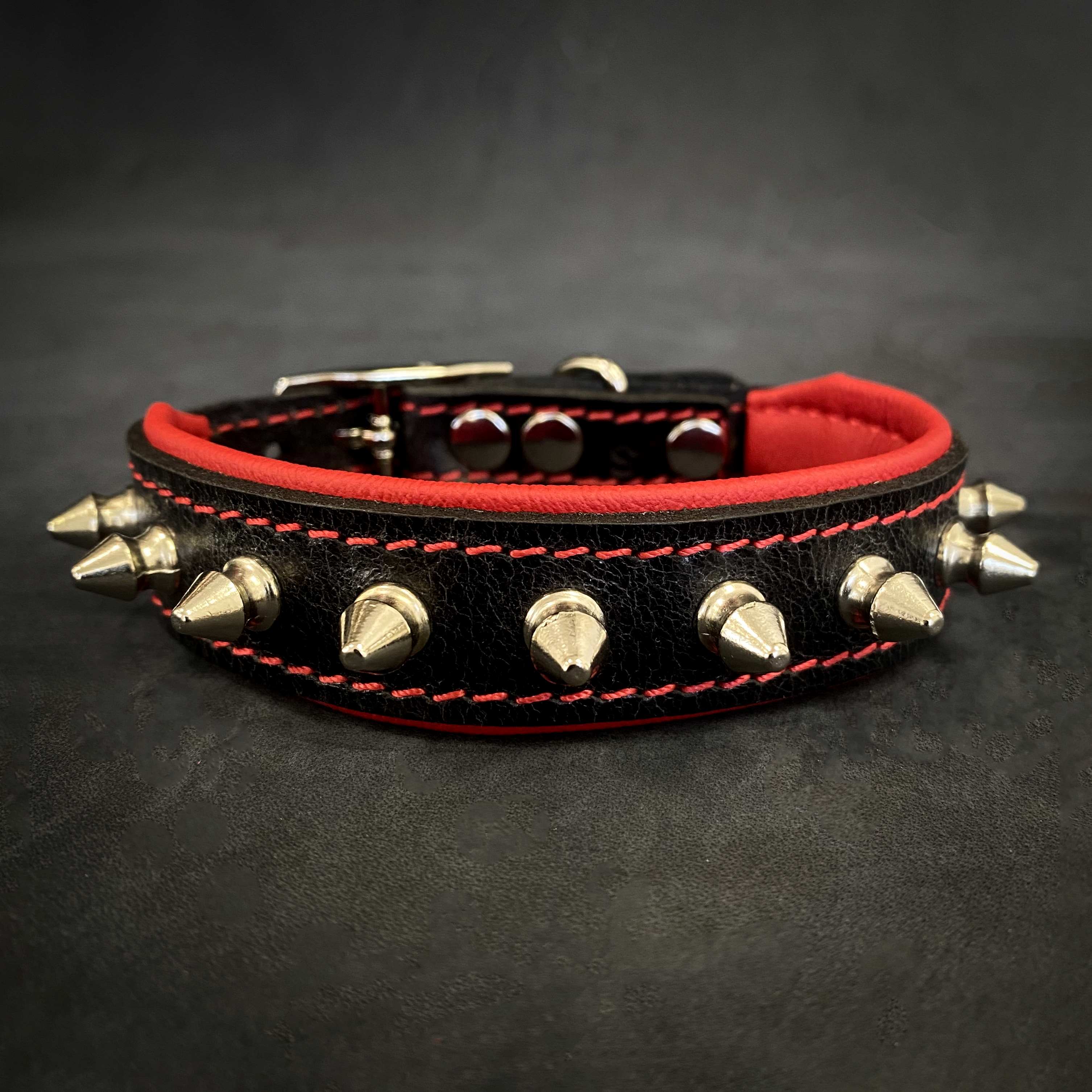 "Spiky" collar